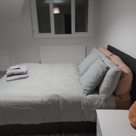 Elegant Spacious 3 Bed- Sleeps 6 -Have A Glamorous Getaway 霍尔 外观 照片