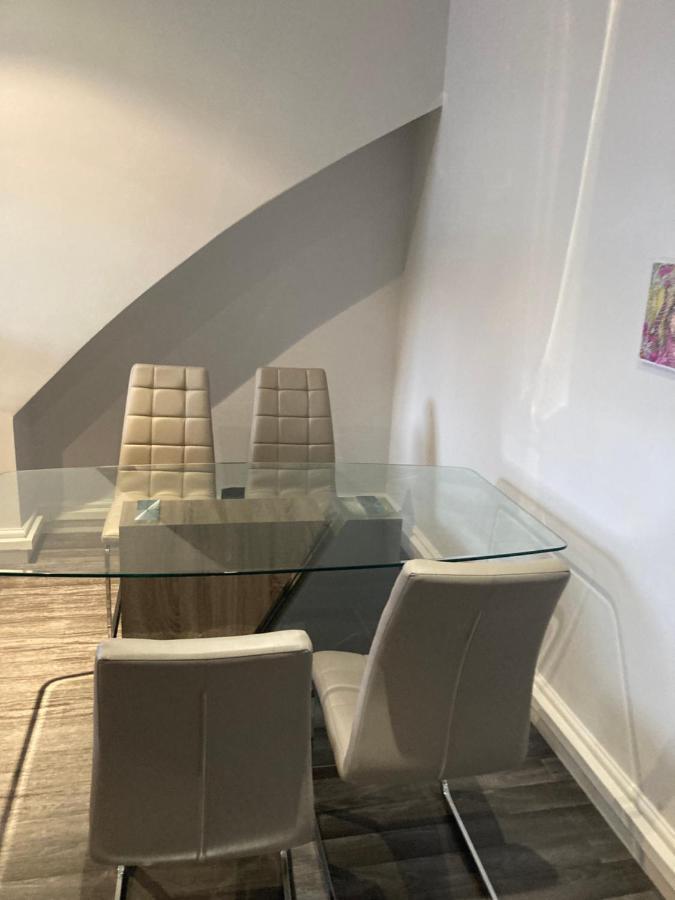 Elegant Spacious 3 Bed- Sleeps 6 -Have A Glamorous Getaway 霍尔 外观 照片
