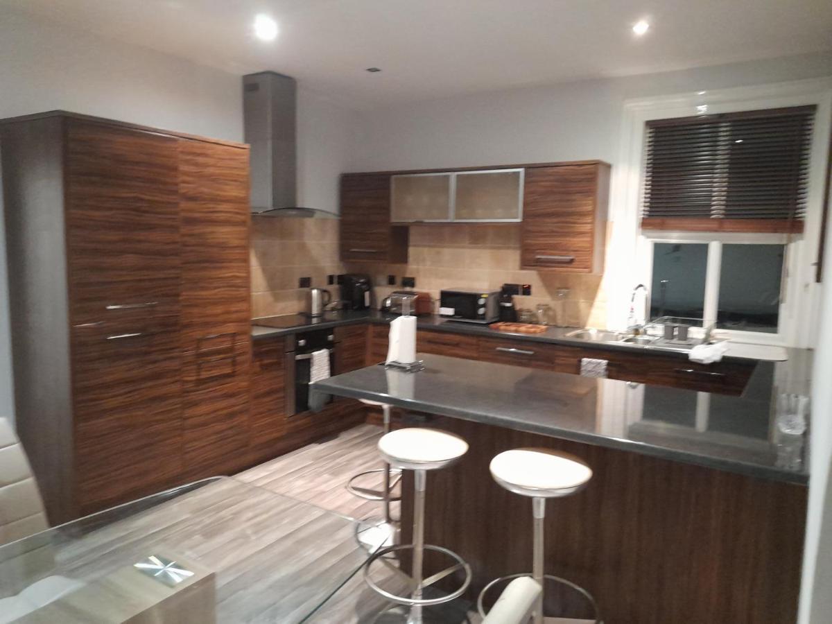 Elegant Spacious 3 Bed- Sleeps 6 -Have A Glamorous Getaway 霍尔 外观 照片
